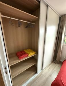 Appartements PARIS-MONTROUGE Magnifique Appartement 2 piece de 36m2 - tres cosy pour 1 a 5 personnes refait a neuf - ENTIRE APARTMENT LUXIRIOUS AND WARM - Montrouge Paris 14eme - Proche Aeroport Orly & Parc Expositions Porte de Versailles FREE WIFI GRATUIT : photos des chambres