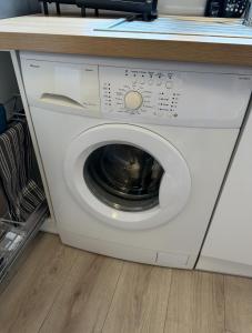 Appartements PARIS-MONTROUGE Magnifique Appartement 2 piece de 36m2 - tres cosy pour 1 a 5 personnes refait a neuf - ENTIRE APARTMENT LUXIRIOUS AND WARM - Montrouge Paris 14eme - Proche Aeroport Orly & Parc Expositions Porte de Versailles FREE WIFI GRATUIT : photos des chambres