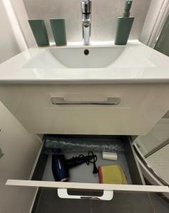 Appartements PARIS-MONTROUGE Magnifique Appartement 2 piece de 36m2 - tres cosy pour 1 a 5 personnes refait a neuf - ENTIRE APARTMENT LUXIRIOUS AND WARM - Montrouge Paris 14eme - Proche Aeroport Orly & Parc Expositions Porte de Versailles FREE WIFI GRATUIT : photos des chambres