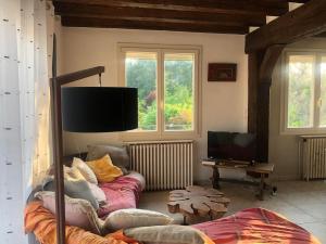 Vue imprenable sur la forêt avec jardin et parking