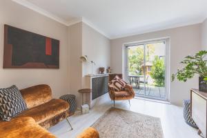 Spacious 3BR Home Huge Garden Free Parking