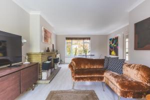 Spacious 3BR Home Huge Garden Free Parking