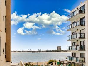 Crown Point 3BR Bay and Beach View Parking W D