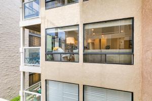 Crown Point 3BR Bay and Beach View Parking W D