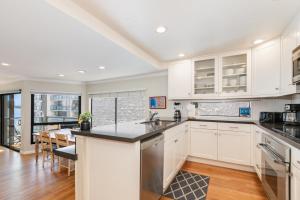 Crown Point 3BR Bay and Beach View Parking W D