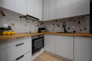 Unique Bright Studio for 4 People Remote Work & Balcony Close to PGE by Noclegi Renters