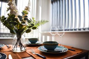 2 Flats near Coop Arena & Etihad Stadium