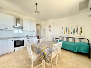 CASA ELAIO - immersa negli ulivi con vista sul mare Ionio