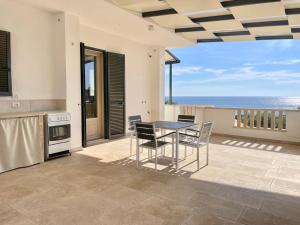 CASA ELAIO - immersa negli ulivi con vista sul mare Ionio