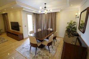 Chic 3-BR Apartment - Near City Stars