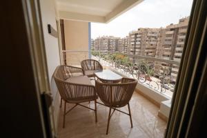 Chic 3-BR Apartment - Near City Stars