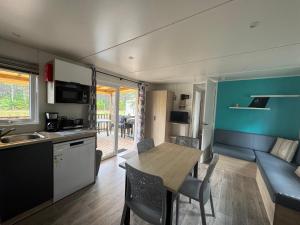 Un toit sur le bassin vue Foret