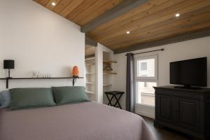 La Tour de Montfrin, Gîte Insolite 2ème Étage Le Cocon Perché des Templiers