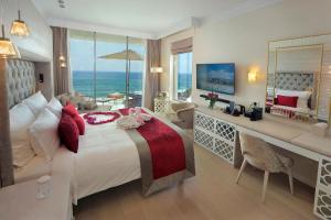Honeymoon Suite room in Amavi – Made For Two Hotels ™