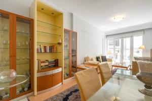 Delmare White apt