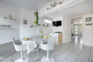 Maisons de vacances Vue mer, plage a 50m, Maison pour 4 : photos des chambres