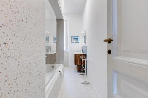 Elegant 3-Bedroom Apartment in Piazza Mazzini