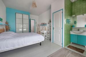 Maisons de vacances Vue mer, plage a 50m, Maison pour 4 : photos des chambres