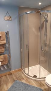 A Cozy Bothy Retreat with Hot Tub