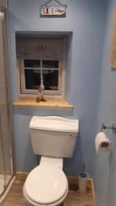 A Cozy Bothy Retreat with Hot Tub