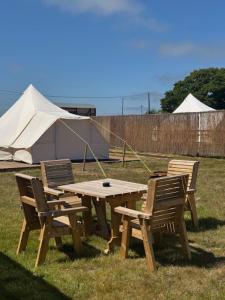 Hill Fruit Farm Glamping