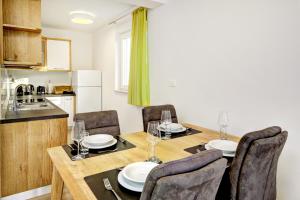 Apartment with Garden View *** room in Cool Šilo Appartement Resort