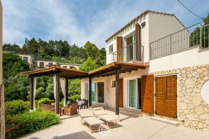 Barbara Leafy Apartment img24