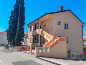 Apartment Vesna by Interhome