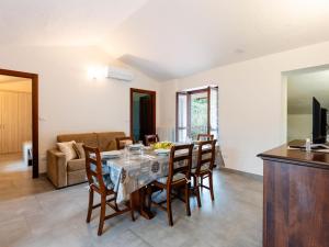 Apartment La Moderna G by Interhome