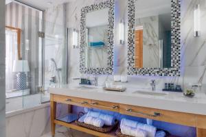 Superior Cabana with Private Pool & Sea View room in Amavi – Made For Two Hotels ™