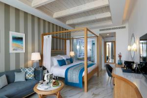 Superior Cabana with Private Garden & Sea View room in Amavi – Made For Two Hotels ™