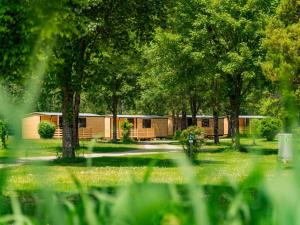 Holiday Home Wood Cube by Interhome