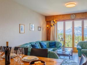 Apartment Chaedoz 61 by Interhome