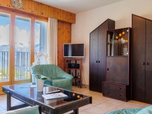 Apartment Chaedoz 61 by Interhome