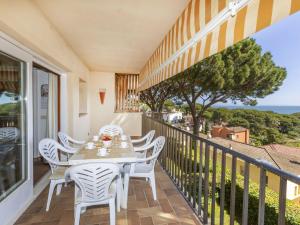 Apartment Melis II M6-Playa de Pals by Interhome