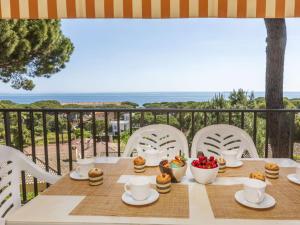 Apartment Melis II M6-Playa de Pals by Interhome