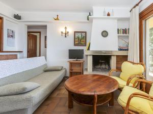 Apartment Melis II M8 Playa de Pals by Interhome