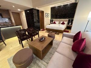 Cozy studio apartment indirapuram