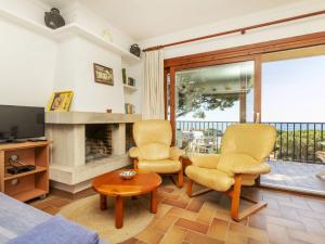 Apartment Melis II M5 Playa de Pals by Interhome