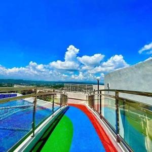 Bachelors Pad across Ateneo Uni with free fast wifi Netflix ready TV