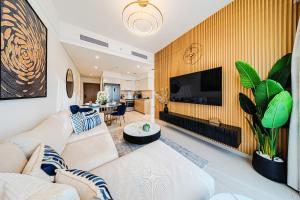 2BD Apt Burj View, Near Dubai Mall, Ideal for 6