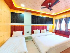 HOTEL PREMIUM PARADISE! SANGEETA! - Luxurious Lake View Rooms With Balcony - Free Parking & Wi-fi - Restaurant Facilities Available Near Mall Road - A Luxuary Hotel In Nainital