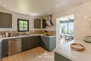 Villas Villa Biloba - sea view and beach access 10 People : photos des chambres