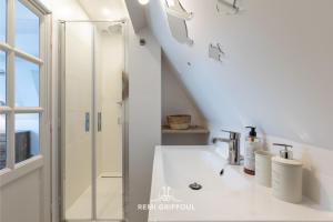 Villas Villa Biloba - sea view and beach access 10 People : photos des chambres