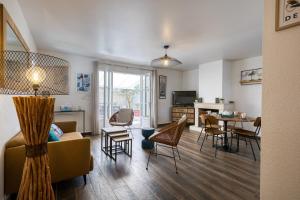 219 Thoiras 6 House, garden and parking