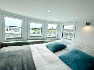 Luxe Watercottage - Houseboat Toplocatie Waterrijck Sneekermeer