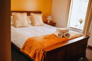 Sunnyside farmstay & hottub near Brecon Beacons sleeps 8