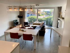 Luxe appartement inclusief garage rustig gelegen nabij zee
