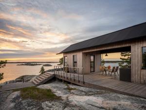 Project Ö - Private island