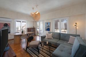 LIV - Artistic Rooftop Apartment in Pagrati